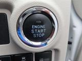 プッシュスタートです。エンジンの始動、停止がワンタッチ操作で出来ます。