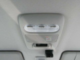 運転席の上に、手元を明るく照らすマップランプをご用意しております♪