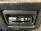 ハンドルの右下にETC2.0がついています。高速道路の料金所の通過も楽々です!。 カードの取り出しもしやすい場所についています。