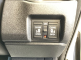 【両側パワースライドドア】です。リモコンや運転席のスイッチ操作で楽々自動開閉。