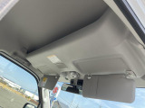 前席天井の収納スペースです。