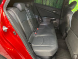 コンパクトカーですが、セカンドシートは十分な広さがあり快適にお乗りいただけます♪シートを倒して大きな荷物を積んだりと、用途の幅が広い1台です。