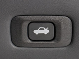 ボタン一つでトランクオープンが可能!車内から操作できる為、非常に便利な装備の一つとなります!