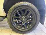 【純正18インチアルミホイール】外観にマッチした純正アルミホイールを装着しております。各種社外アルミホイールや、スタッドレスタイヤも取扱いしております。是非ご相談ください♪