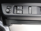 パワーウィンドゥ 運転席ドアスイッチ照明付です。電動格納ミラーも手元でワンモーションで可能です。
