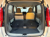 後席を折りたたむと軽自動車とは思えないほど広々としたラゲッジへと早変わり♪