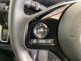 ステアリングにオーディオ操作スイッチが付いています。オーディオ画面に直接タッチしなくても操作が出来ますので、運転に集中できます。