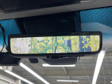 【デジタルインナーミラー】後席の大きな荷物や同乗者で後方が確認しづらい時でも安心!カメラが撮影した車両後方の映像をルームミラー内に表示。クリアな視界で状況の確認が可能です!