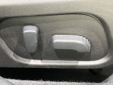 【パワーシート】スイッチ一つで簡単にシートの微調整が可能!電動だから力もいりません!快適なシートポジションにセットして、快適なドライブをお楽しみください。