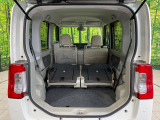 普段のお買い物や通勤、送迎等に十分な荷室スペースを確保しております。セカンドシートを倒すと、大きな荷物の積載も可能です♪
