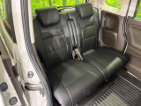 後部座席も気になるようなキズ・汚れやへたり等、大きなダメージはなく、良好な状態です。