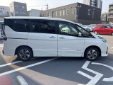 サイドから見ても素敵なデザインの軽自動車です!天井も高く室内空間も広く快適です☆