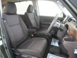 運転席のスペースはゆったりしていて、視界も広く確保されているので普段の運転からロングドライブまで快適です。