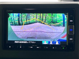 【バックカメラ】駐車時に後方がリアルタイム映像で確認できます。大型商業施設や立体駐車場での駐車時や、夜間のバック時に大活躍!運転スキルに関わらず、今や必須となった装備のひとつです!