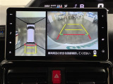 【パノラマモニター】自車周辺をぐるりと俯瞰できるカメラで危険を察知。上空からの映像で自動車や障害物の位置が詳細に確認できるので、狭い駐車場でも安心して駐車できますね。