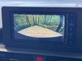 【バックカメラ】駐車時に後方がリアルタイム映像で確認できます。大型商業施設や立体駐車場での駐車時や、夜間のバック時に大活躍!運転スキルに関わらず、今や必須となった装備のひとつです!