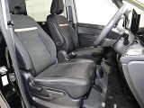 運転席まわりです。実際に座ってみて乗り心地を体感してみて下さい。