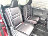 後部座席も気になるようなキズ・汚れやへたり等、大きなダメージはなく、良好な状態です。