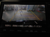 バックカメラの画像です。ガイドラインがスムースな車庫入れをサポートいたします!車庫入れの安心感がアップしますね☆