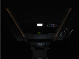 夜間に室内を照らしてくれるルームライトです