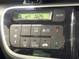 【オートエアコン】一度お好みの温度に設定すれば、車内の温度を検知し風量や温度を自動で調整。暑い&hellip;寒い&hellip;と何度もスイッチ操作をする必要はありません。快適な車内空間には必須の機能ですね♪
