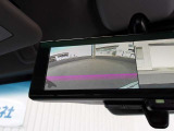 スマートインナーミラーと連動するバックカメラがあるので車両後方の安全確認もラクラクです!必要に応じてデジタルモードから鏡面モードに切り替えることも可能!
