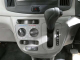 U-CARの販売だけでなく、自動車保険・生命保険・携帯電話の販売も行っております