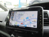 日産純正カーナビゲーション・大画面表示で地図も見やすく、初めての道もこれがあれば安心ですね。