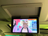 【フリップダウンモニター】大画面モニターで後席でもエンタメをお楽しみいただけます。小さなお子様にも大人気の装備です♪