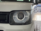 LEDヘッドライトは、点灯の瞬間から最大光量を発揮し、突然暗くなるトンネルなどでの安定感を高めます。