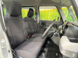 運転席シート廻りは使用感も少なく、良好な状態となっています。前オーナー様が丁寧に使っていたことがよくわかりますね。