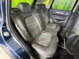 後部座席も気になるようなキズ・汚れやへたり等、大きなダメージはなく、良好な状態です。