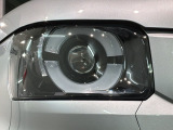 LEDヘッドライトは、点灯の瞬間から最大光量を発揮し、突然暗くなるトンネルなどでの安定感を高めます。