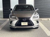 洗練された設計のコクピットが車との一体感を生み出し、至福のドライブを実現します。