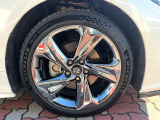 【純正18インチアルミホイール】外観にマッチした純正アルミホイールを装着しております。各種社外アルミホイールや、スタッドレスタイヤも取扱いしております。是非ご相談ください♪