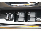 スイッチ一つで窓を開け閉めできるパワーウィンドウスイッチです。