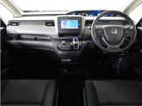 ◆視界広々で非常に運転しやすくロングドライブでも疲れを感じさせないすっきりとまとまったインパネ周りです。