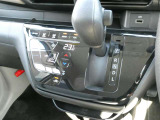 キビキビとした走りと優れた燃費を両立した、日産自慢のCVTは操作のし易いインパネシフトを採用しております♪