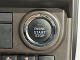 【プッシュスタート】スマートキーを持っているだけ、鍵を差し込むことなく、ボタンを押すだけでエンジン始動や停止を行うことができます。