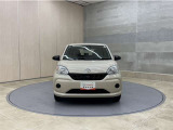 お車購入のポイントとなるフロントマスクです!かわいらしい目つきが印象的なデザインのヘッドランプです。