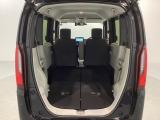 リアシートを倒すと、ラゲッジスペースを広くお使いいただけます!