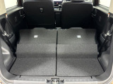 後部座席を両側倒せば広々ラゲージスペースが誕生♪