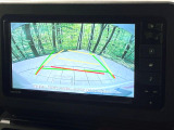 【バックカメラ】駐車時に後方がリアルタイム映像で確認できます。大型商業施設や立体駐車場での駐車時や、夜間のバック時に大活躍!運転スキルに関わらず、今や必須となった装備のひとつです!