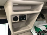 運転席・助手席にはシートヒーターが装着されています。冬の寒い日も快適に過ごせます。