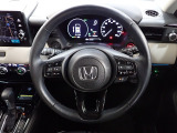 ハンドル左側にはオーディオ操作が出来るオーディオリモートコントロールスイッチ、右側にはHonda SENSINGとオートクルーズコントロールのスイッチを装備!