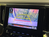 【バックカメラ】駐車時に後方がリアルタイム映像で確認できます。大型商業施設や立体駐車場での駐車時や、夜間のバック時に大活躍!運転スキルに関わらず、今や必須となった装備のひとつです!