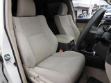 【内装】ランドクルーザーの車内です♪もちろん、フロアマットもついてますよ〜!