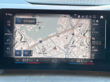 【純正ナビゲーション】BMWのナビゲーションは操作性も良く、詳細な地図情報と交通状況を見やすく表示し、快適なドライビングをサポートしながら目的地までナビゲートします。