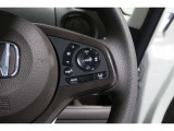 Hondaセンシングの機能のひとつ、アダプティブクルーズコントロール付!アクセルから足を離しても設定したスピードと前車との車間を保ち走行してくれます!車線維持もアシスト☆高速道路で疲労軽減ですね☆