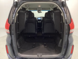 3列目シートを跳ね上げればラゲッジスペースを更に広く使えます。